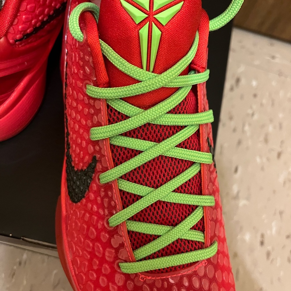 Nike Kobe Reverse Grinch - Picture 5 of 15
